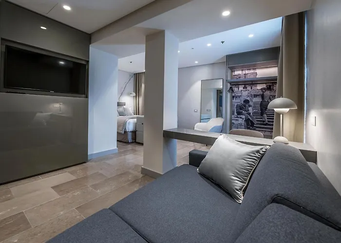 The Regency, Rome, A Tribute Portfolio ローマ