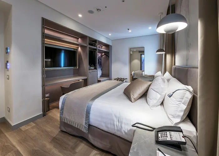 The Regency, Rome, A Tribute Portfolio ローマ